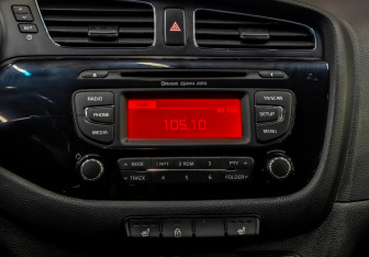 Подержанный автомобиль Kia Ceed Hatchback 2013 года (15 фото)