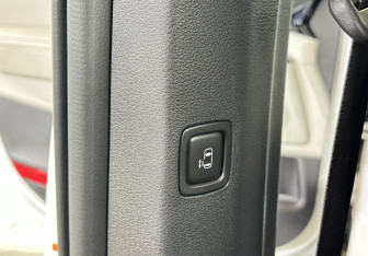 Подержанный автомобиль Kia Carnival 2021 года (20 фото)