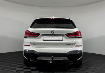 Подержанный автомобиль BMW X1 2021 года (4 фото)