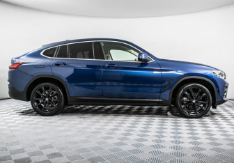 Подержанный автомобиль BMW X4 2021 года (4 фото)