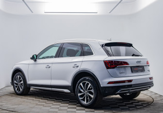 Подержанный автомобиль Audi Q5 2022 года (3 фото)