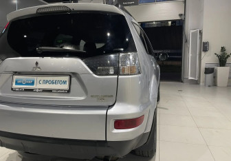 Подержанный автомобиль Mitsubishi Outlander 2012 года (7 фото)