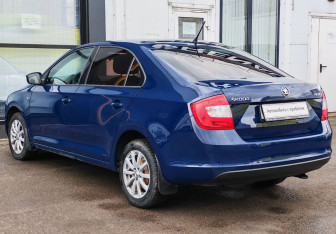 Подержанный автомобиль Skoda Rapid Liftback 2014 года (7 фото)