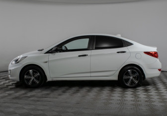 Подержанный автомобиль Hyundai Solaris Sedan 2011 года (8 фото)