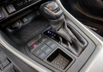 Подержанный автомобиль Toyota RAV4 2021 года (25 фото)