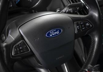 Подержанный автомобиль Ford Focus Wagon 2017 года (10 фото)