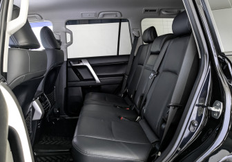 Подержанный автомобиль Toyota Land Cruiser Prado 2022 года (18 фото)