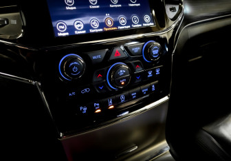 Подержанный автомобиль Jeep Grand Cherokee 2021 года (29 фото)