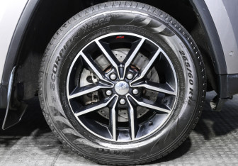 Подержанный автомобиль Jeep Grand Cherokee 2018 года (26 фото)