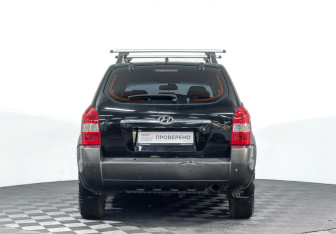 Подержанный автомобиль Hyundai Tucson 2006 года (6 фото)