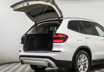 Подержанный автомобиль BMW X3 2020 года (18 фото)