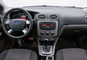 Подержанный автомобиль Ford Focus Hatchback 2010 года (13 фото)