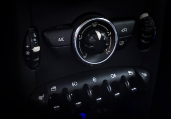 Подержанный автомобиль MINI Hatch 2012 года (16 фото)