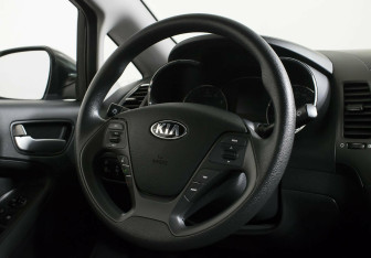 Подержанный автомобиль Kia Cerato Sedan 2017 года (12 фото)