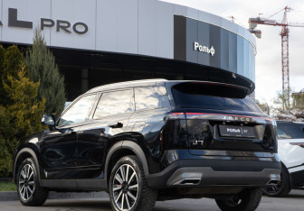 Подержанный автомобиль Jaecoo J7 2023 года (5 фото)