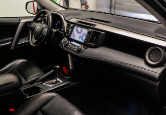 Подержанный автомобиль Toyota RAV4 2019 года (16 фото)