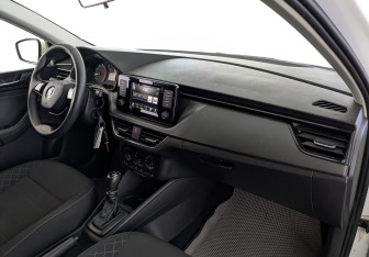 Подержанный автомобиль Skoda Rapid Liftback 2020 года (13 фото)