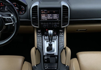 Подержанный автомобиль Porsche Cayenne 2015 года (15 фото)
