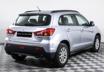Подержанный автомобиль Mitsubishi ASX 2012 года (3 фото)
