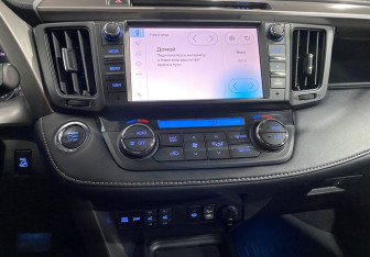 Подержанный автомобиль Toyota RAV4 2018 года (13 фото)