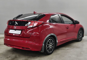 Подержанный автомобиль Honda Civic Hatchback 2013 года (5 фото)