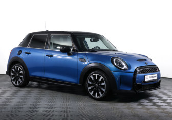 Подержанный автомобиль MINI Hatch 2021 года (3 фото)