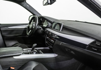 Подержанный автомобиль BMW X5 2016 года (9 фото)