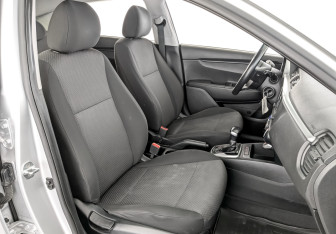 Подержанный автомобиль Kia Rio Hatchback 2021 года (23 фото)