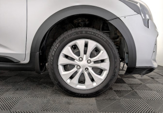 Подержанный автомобиль Kia Rio Hatchback 2021 года (18 фото)