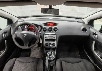 Подержанный автомобиль Peugeot 308 Hatchback 2010 года (12 фото)