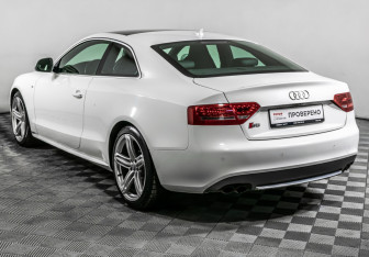 Подержанный автомобиль Audi S5 Coupe 2009 года (7 фото)