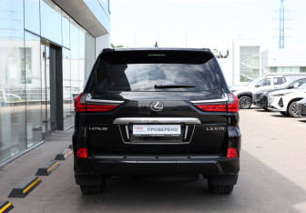Подержанный автомобиль Lexus LX 2021 года (6 фото)