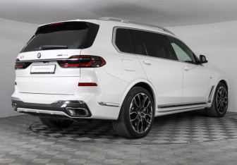 Новый BMW X7 2025 (2 фото)