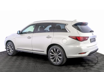 Подержанный автомобиль Infiniti QX60 2018 года (7 фото)