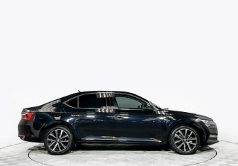 Подержанный автомобиль Skoda Superb Liftback 2024 года (4 фото)