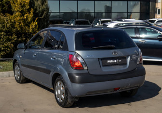 Подержанный автомобиль Kia Rio Hatchback 2009 года (5 фото)