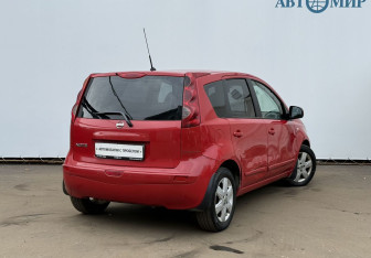 Подержанный автомобиль Nissan Note 2008 года (5 фото)