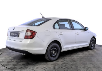 Подержанный автомобиль Skoda Rapid Liftback 2018 года (5 фото)