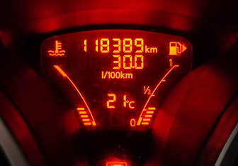 Подержанный автомобиль Nissan Juke 2014 года (17 фото)