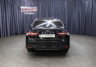 Подержанный автомобиль Toyota Camry Sedan 2021 года (6 фото)