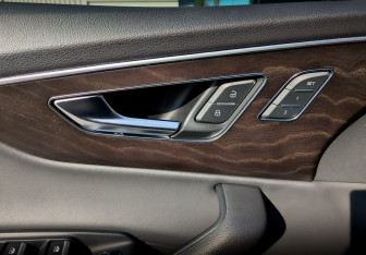 Подержанный автомобиль Audi Q7 2021 года (20 фото)