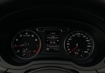 Подержанный автомобиль Audi Q3 2014 года (23 фото)