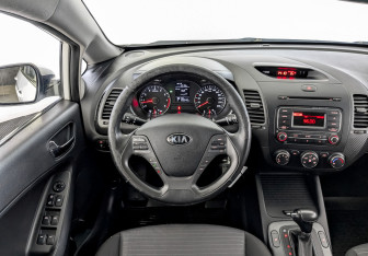 Подержанный автомобиль Kia Cerato Sedan 2015 года (21 фото)