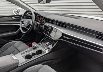 Подержанный автомобиль Audi A7 2022 года (11 фото)