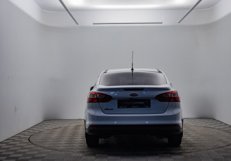 Подержанный автомобиль Ford Focus Sedan 2014 года (6 фото)