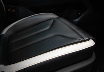 Подержанный автомобиль Changan UNI-V 2023 года (30 фото)