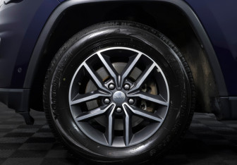 Подержанный автомобиль Jeep Grand Cherokee 2018 года (19 фото)