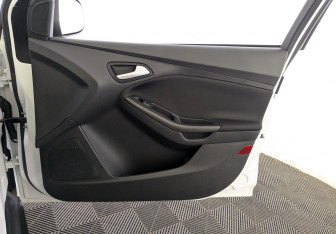 Подержанный автомобиль Ford Focus Wagon 2017 года (22 фото)