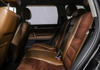 Подержанный автомобиль Volkswagen Touareg 2007 года (13 фото)