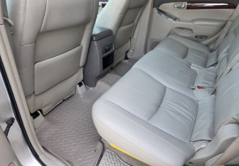 Подержанный автомобиль Toyota Land Cruiser Prado 2006 года (10 фото)